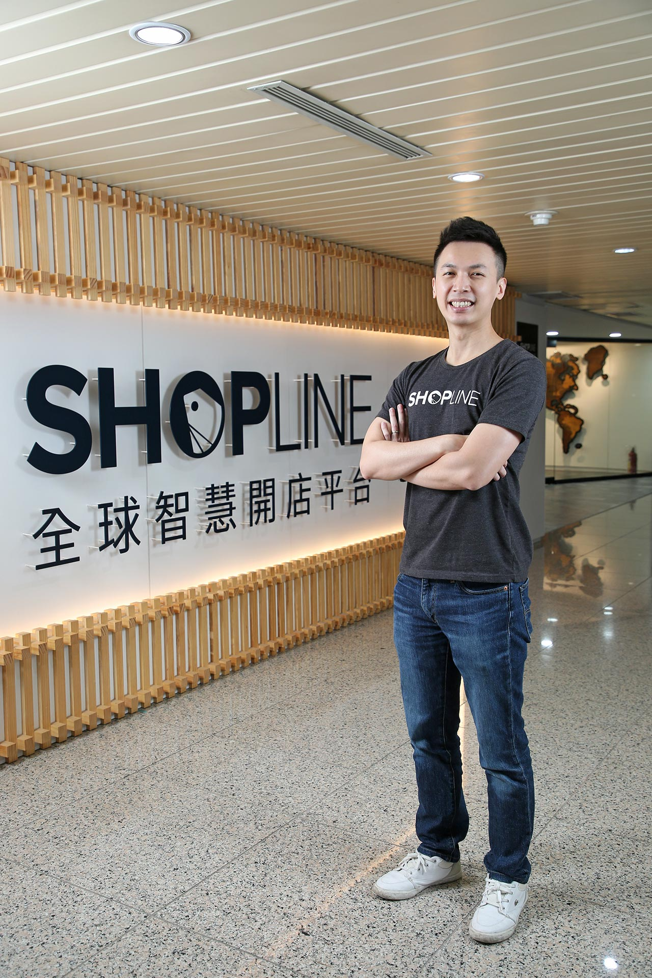 迎合跨境電商浪潮的全面湧現，SHOPLINE 以功能強大的開店系統作為核心基礎，向外發展出揭露海外市場資訊、專業顧問服務、智慧廣告系統、社群電商導購，再到 O2O 整合拓銷全方位服務，成功協助眾多台灣企業拓銷香港與東南亞市場。